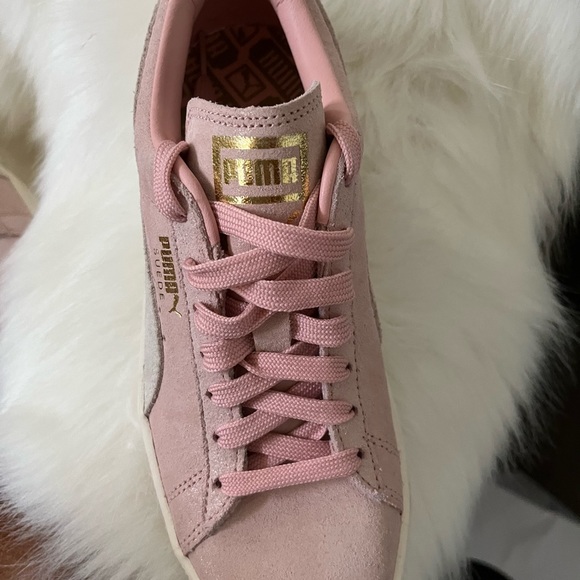 Classic Suede Pink Puma’s - Picture 3 of 6
